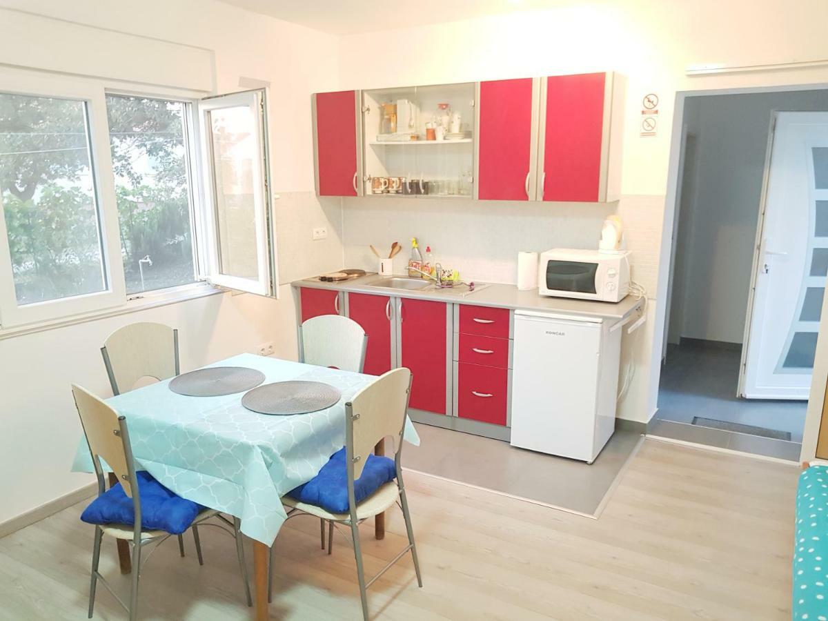 Apartment Brigitte Vrsi Eksteriør bilde