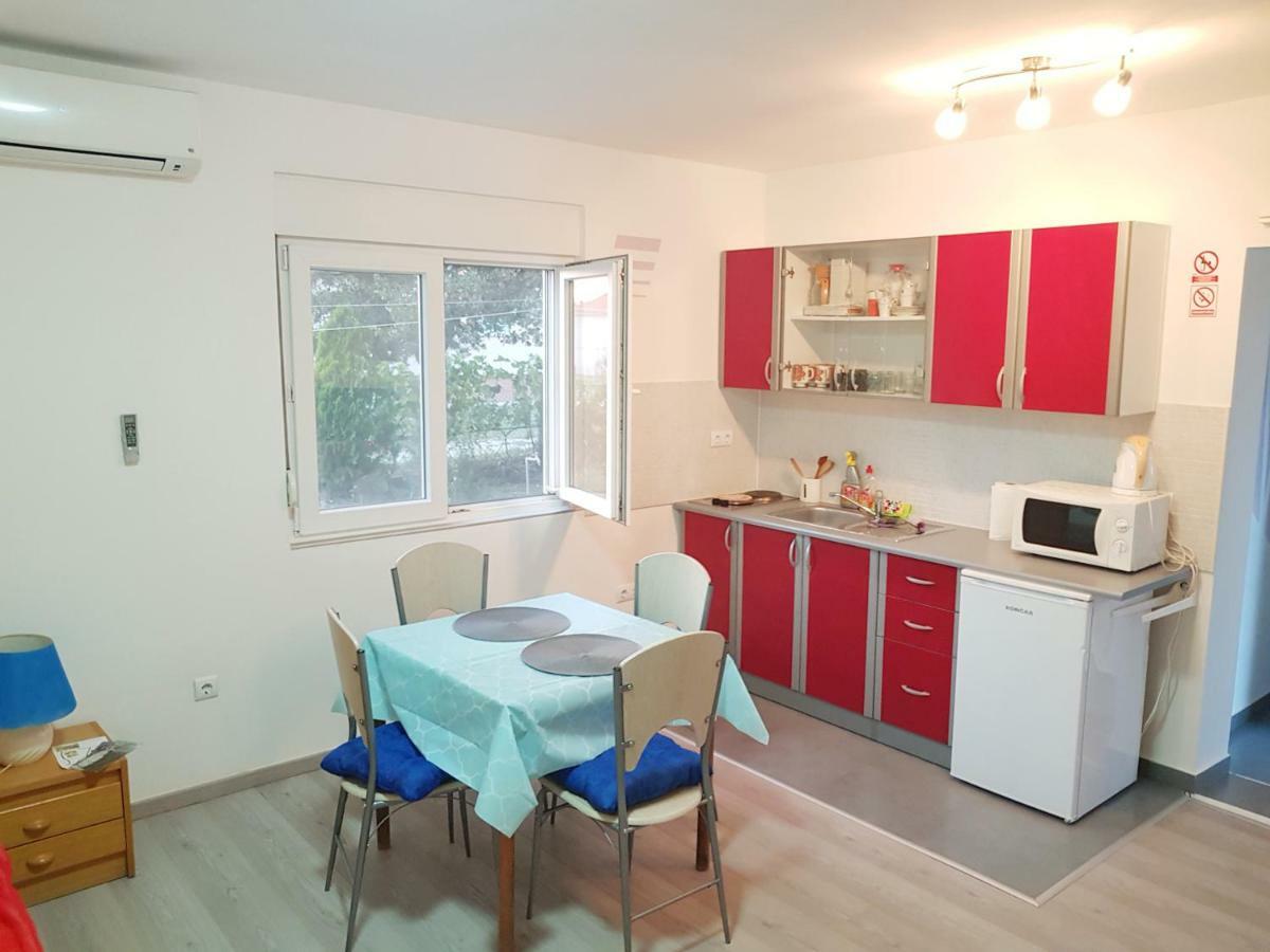 Apartment Brigitte Vrsi Eksteriør bilde