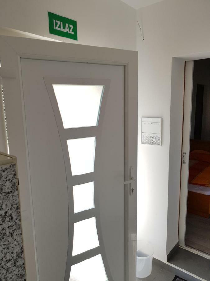 Apartment Brigitte Vrsi Eksteriør bilde