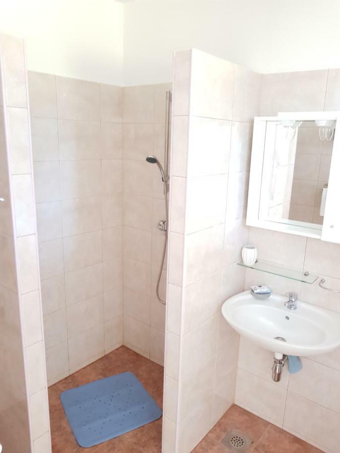Apartment Brigitte Vrsi Eksteriør bilde